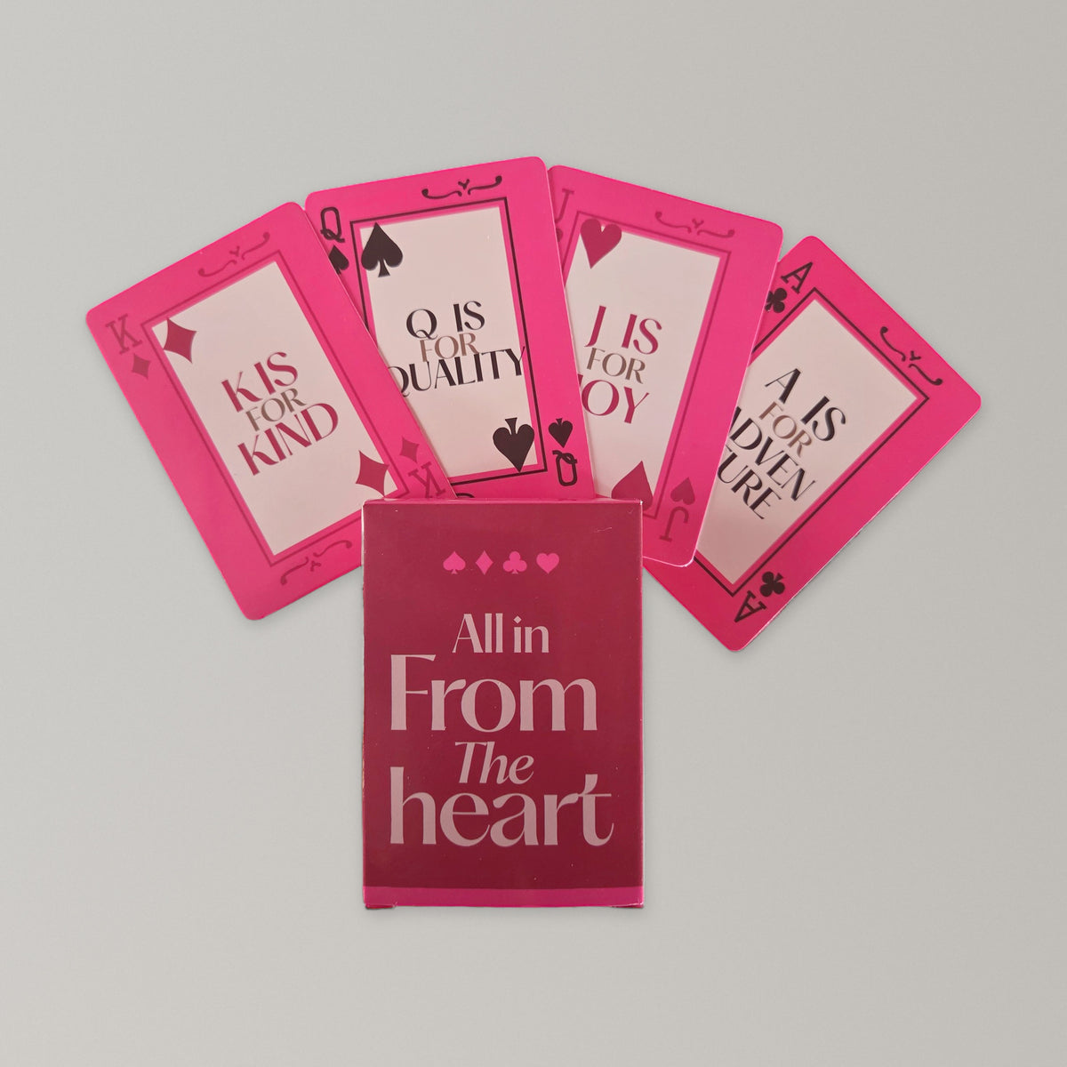 La Palma & El Tucán playing cards: box and four cards fanned out